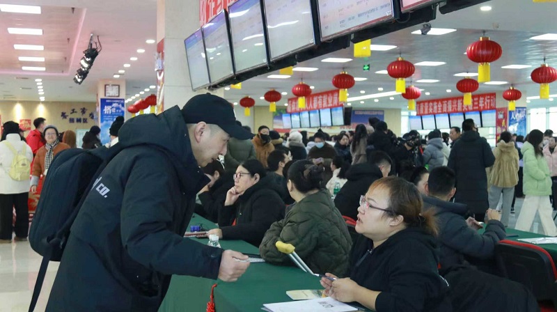 春风送岗促就业真情相助暖民心——2026年辽宁省春风行动暨就业援助季首场招聘活动在阜新成功启动