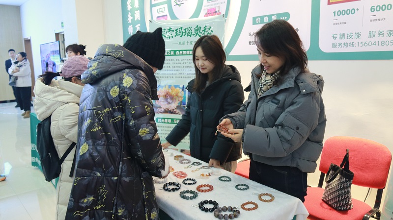 春风送岗促就业真情相助暖民心——2026年辽宁省春风行动暨就业援助季首场招聘活动在阜新成功启动